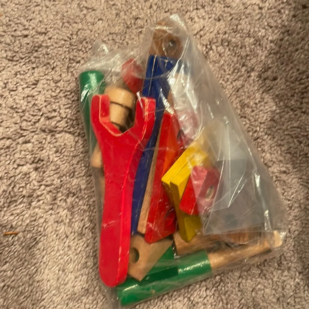 WOODEN KIDS COLORED TOOLS BAG PIERS SCREWDRIVER